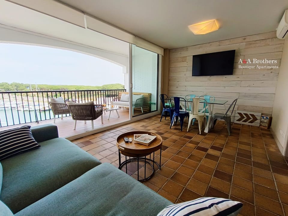 Communal lounge/ TV room, Lounge or bar, Dining area