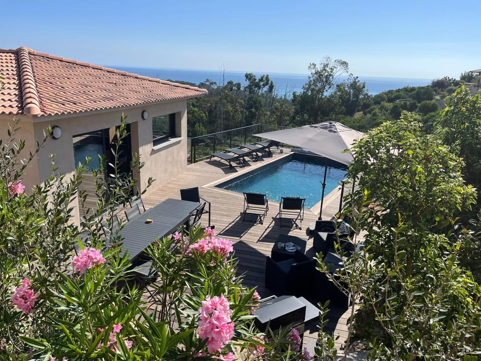 Natural landscape, Garden, Garden, Balcony/Terrace, Garden view, Pool view, Sea view, Swimming pool, sunbed