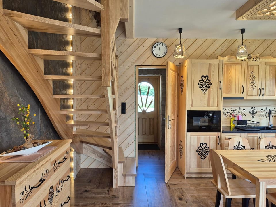 Kitchen or kitchenette, Dining area, dishwasher, stove
