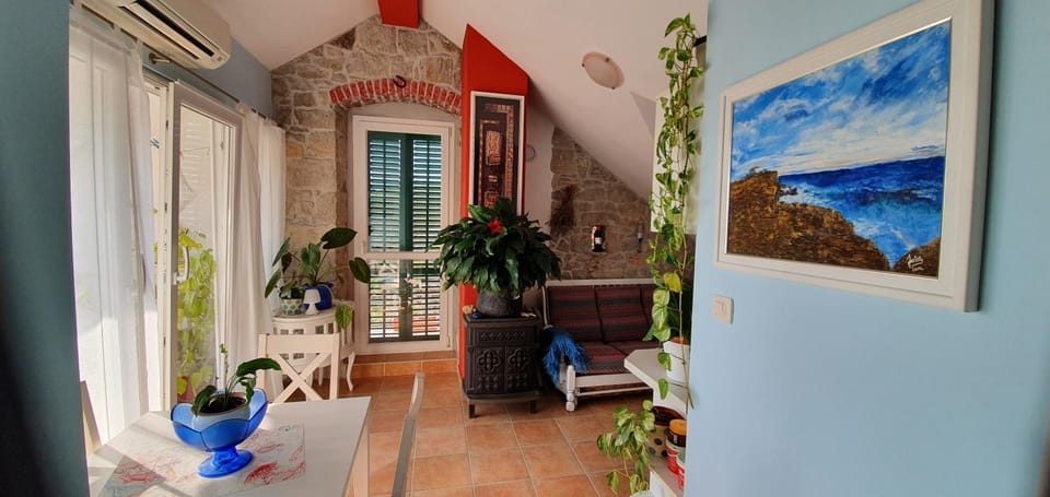 Day, Kitchen or kitchenette, Living room, Dining area