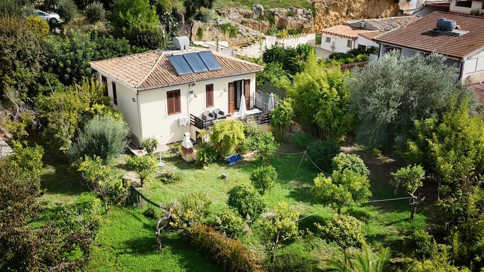 Cottage - Sleeps 4 - Parking - Garden House in Sicily