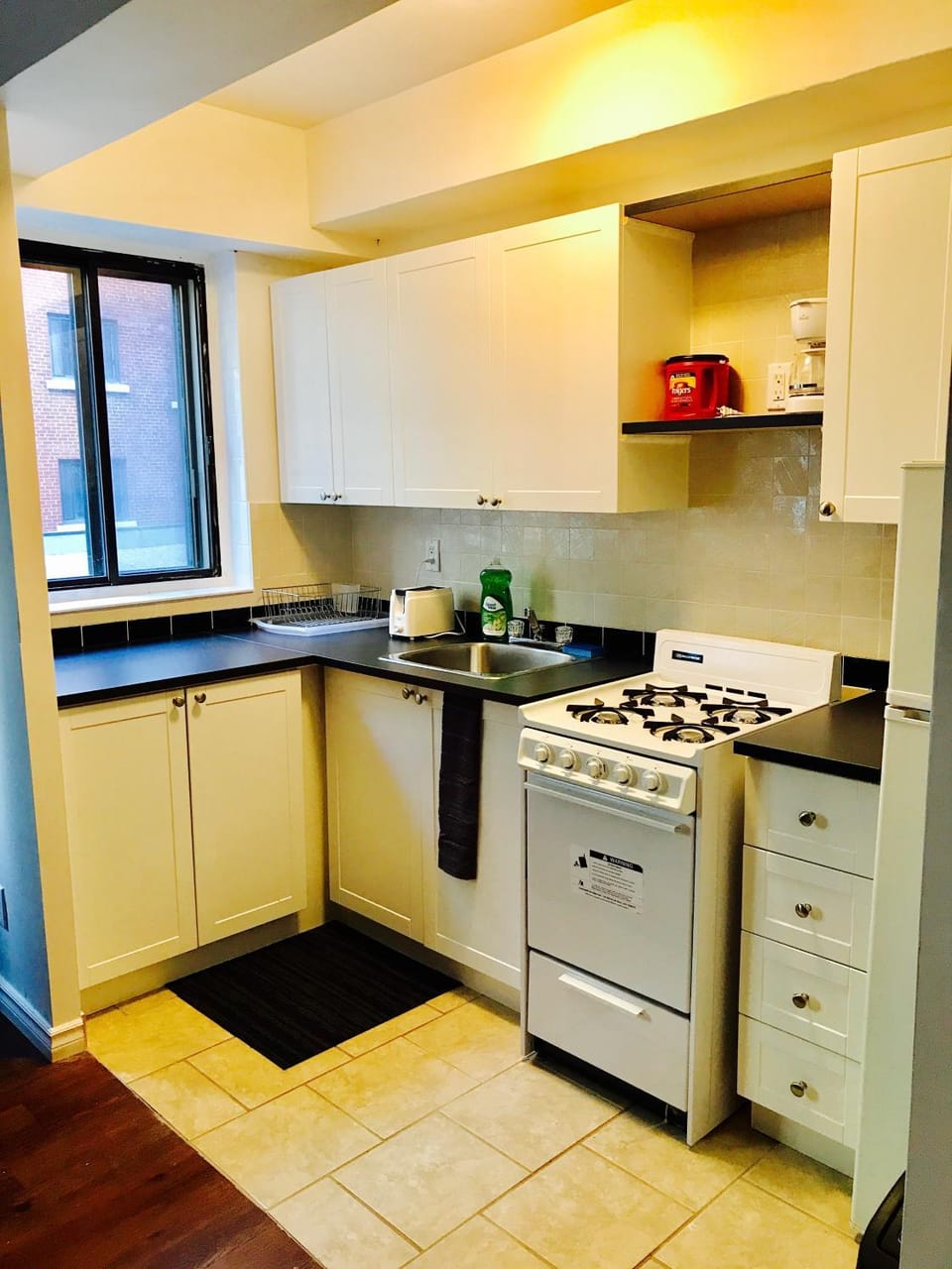 Stylish Montreal Apartment: Comfortable Stay in the Golden Square Mile Apartment in Montreal