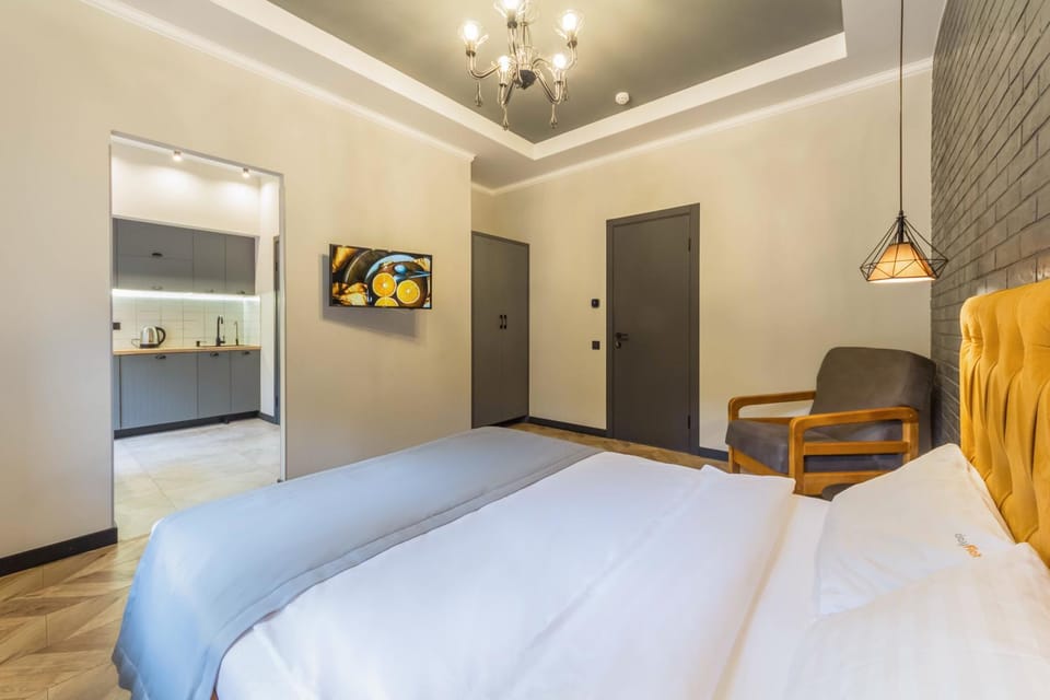 Bed, TV and multimedia, Photo of the whole room, Bedroom, hair dresser
