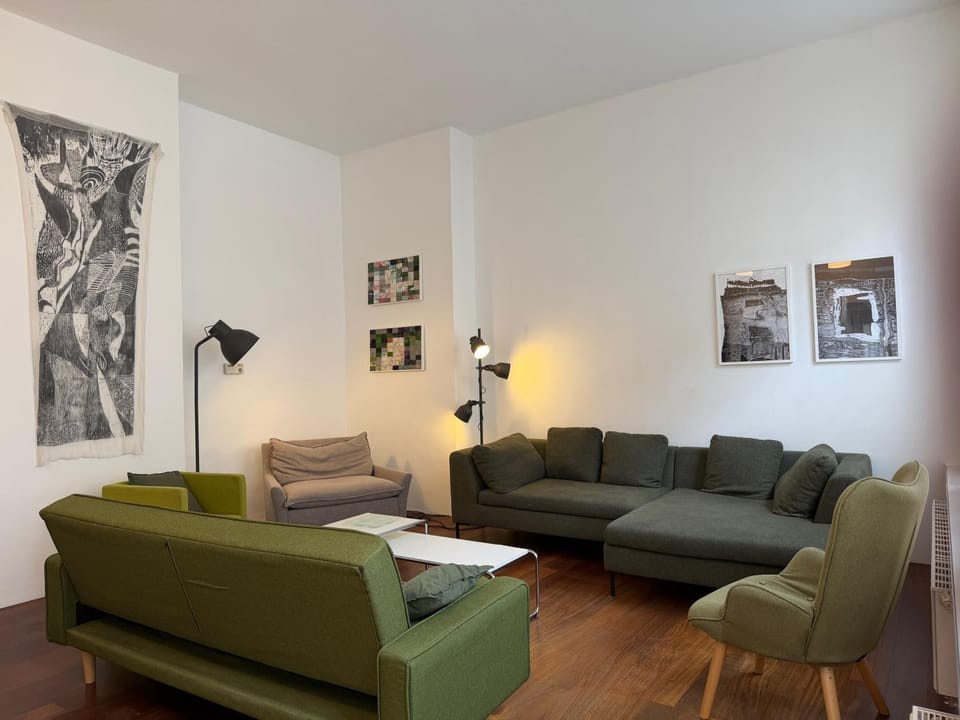 Living room, Seating area