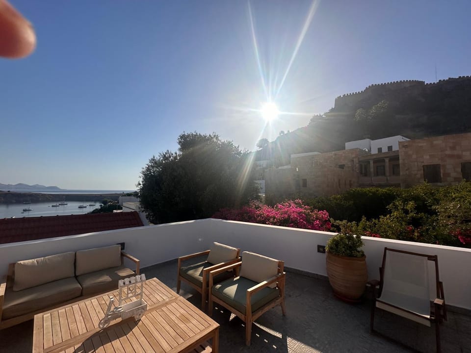 Nearby landmark, Day, Natural landscape, View (from property/room), Balcony/Terrace, Seating area, Sea view