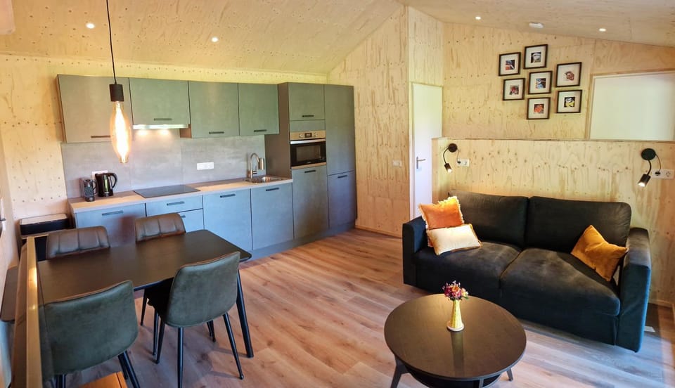 Chalet de Scherpenweide, compleet landelijk gelegen huisje met optie jacuzzi Chalet in North Brabant (province)