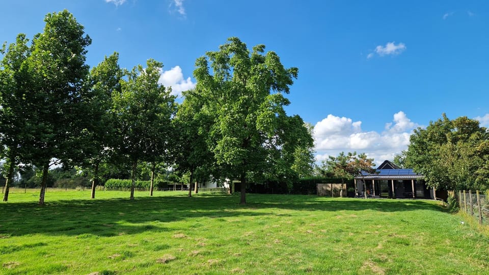 Chalet de Scherpenweide, compleet landelijk gelegen huisje met optie jacuzzi Chalet in North Brabant (province)