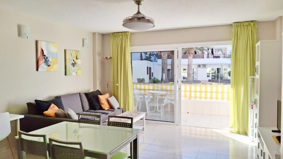 Day, Balcony/Terrace, Living room, Dining area