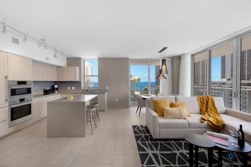 Wrap Around BalconyParadise Beach Amazing Pools Apartment in Hollywood Beach