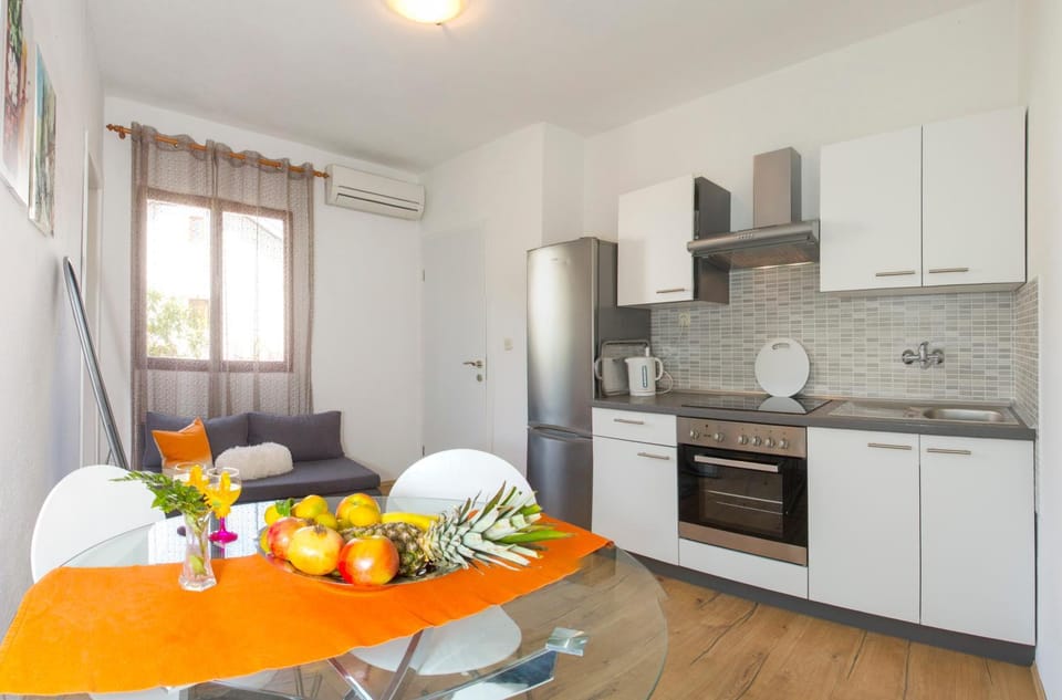 Bed, Coffee/tea facilities, Balcony/Terrace, Kitchen or kitchenette, Dining area, Garden view, Mountain view