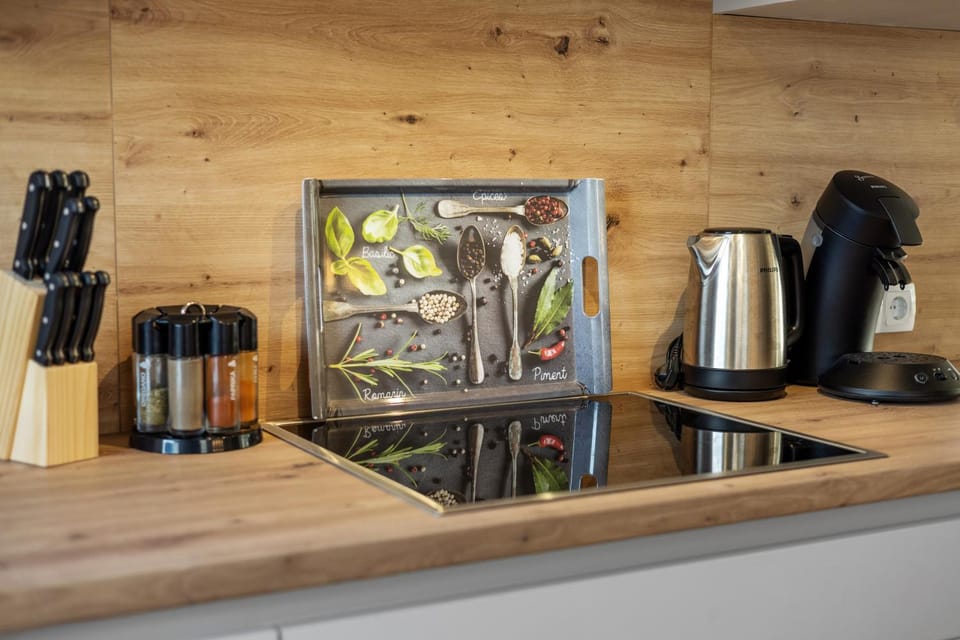 Coffee/tea facilities, Kitchen or kitchenette, Decorative detail