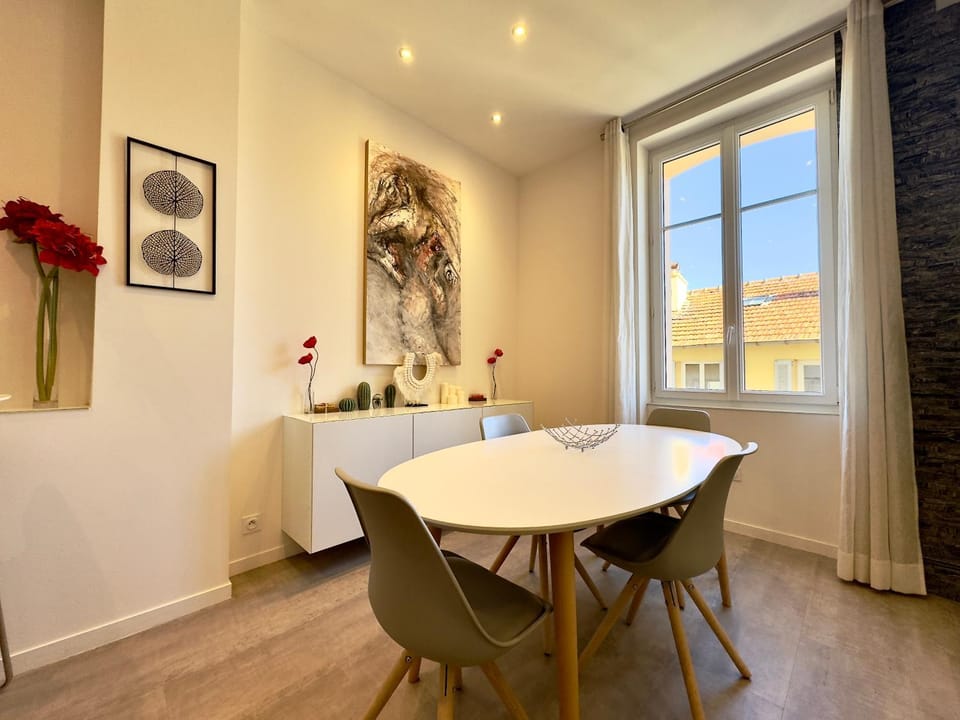 Living room, Dining area