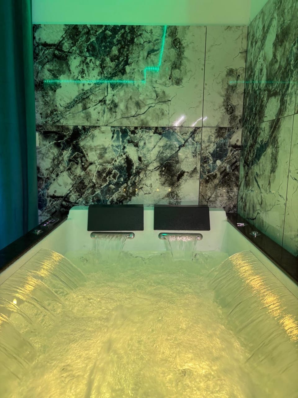 Studio avec jaccuzzi Apartment in Île-de-France