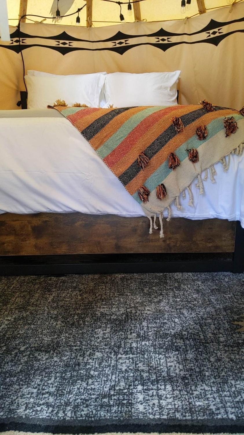 Ravens Myth - Luxury Glamping - Sleeps 2 Luxury tent in Oregon