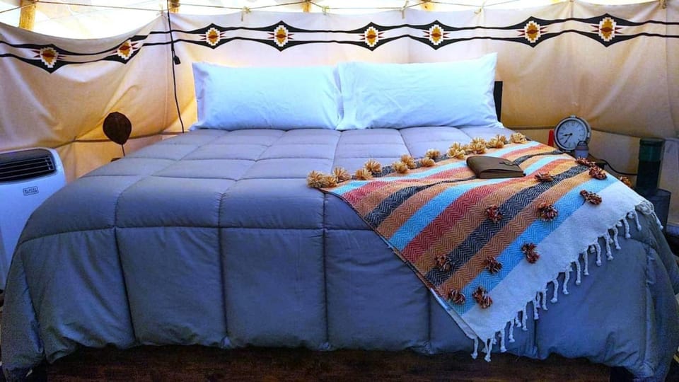 Wild Horses Luxury Tipi - Adjustable King Bed Luxury tent in Oregon
