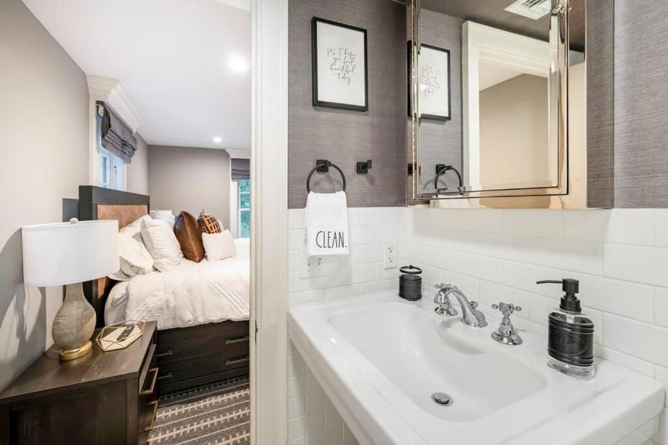 Exquisite Bedford Lux Retreat. House in Bedford