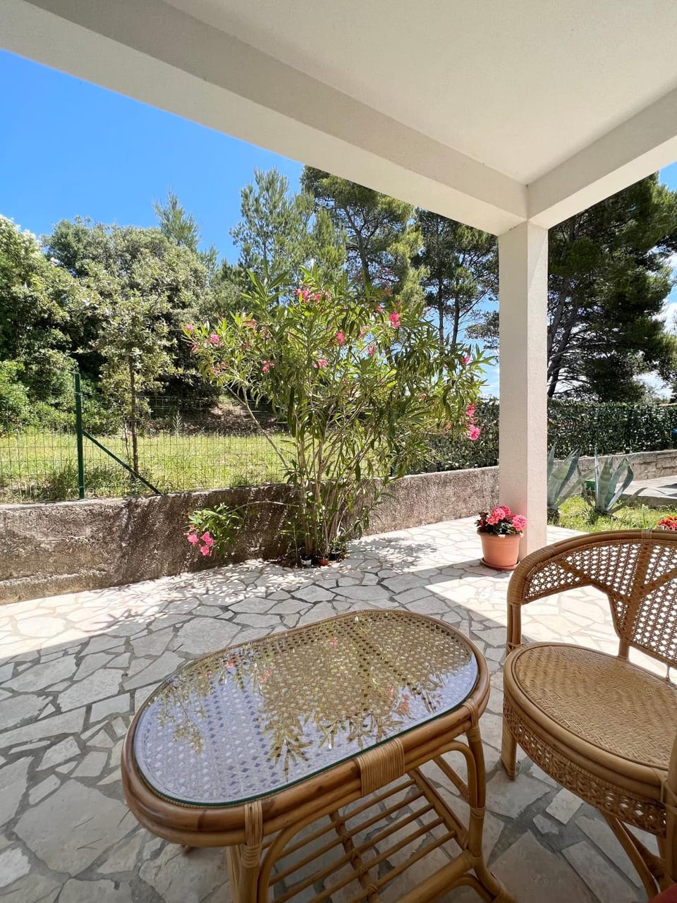 Patio, Day, Garden, Seating area