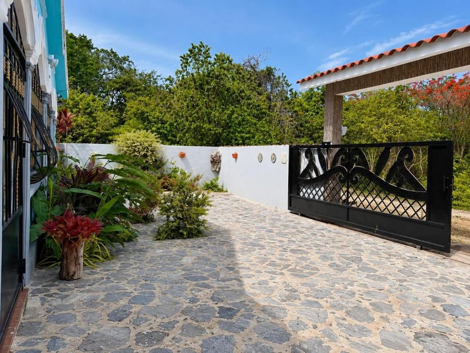 Casa Jacaranda -10 pax, Cerca de la Playa House in Las Galeras