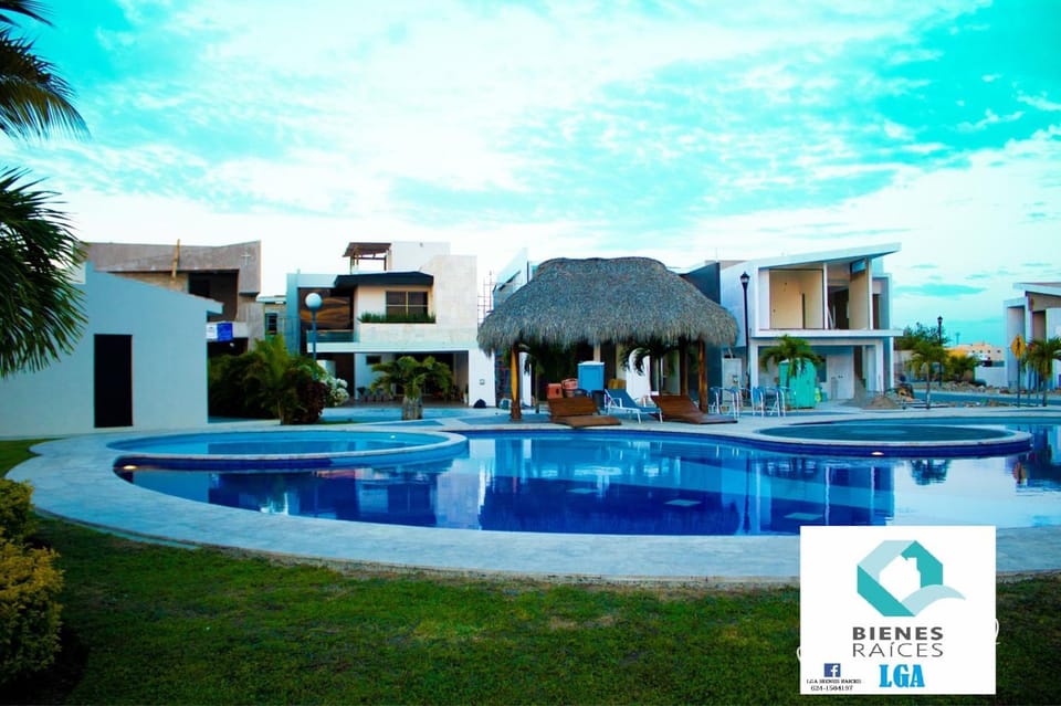 Pool view, Swimming pool