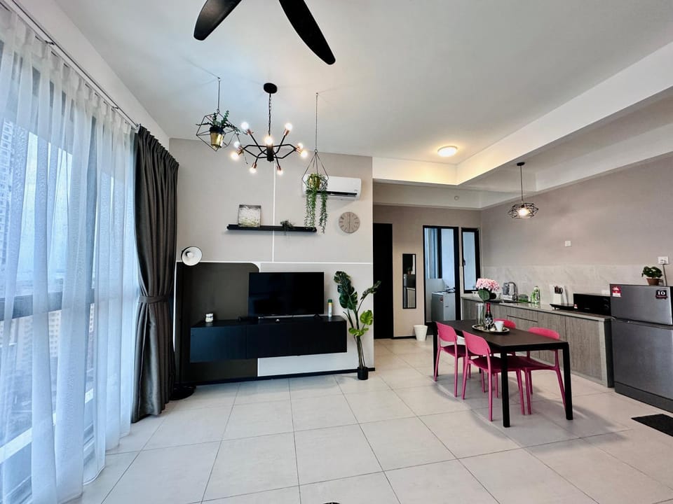 TV and multimedia, Living room, Dining area, fireplace