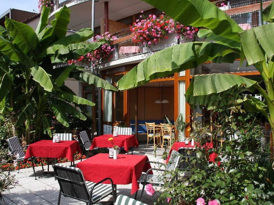 Restaurant/places to eat, Balcony/Terrace