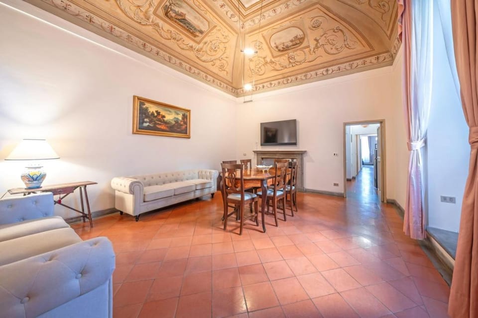 TV and multimedia, Living room, Seating area, Dining area