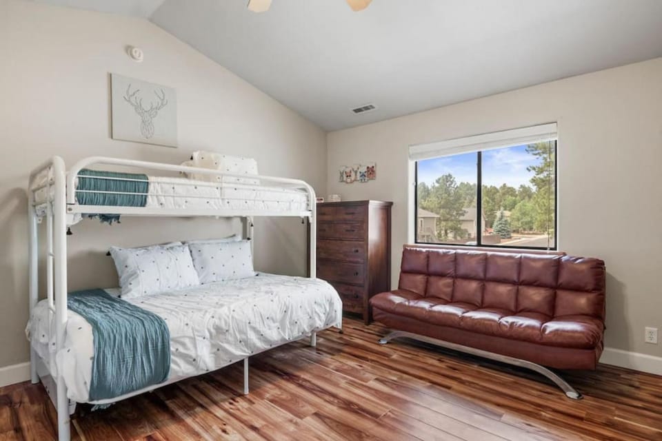 NEW Putting Green Blue Sky Getaway House in Flagstaff