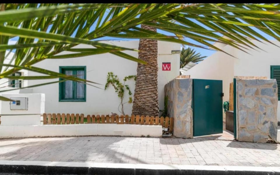 RockBeach bungalow House in Costa Teguise
