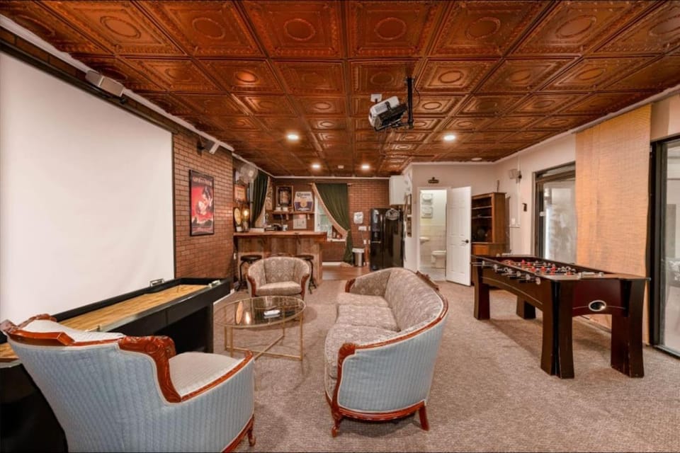 4,800 sf Estate Pool Lake Weddings and Events House in Ocoee