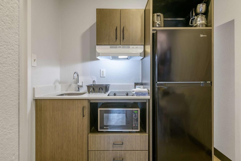 Coffee/tea facilities, Kitchen or kitchenette, Pets, microwave, pet friendly, stove, toaster