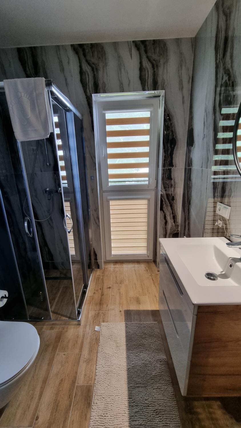 Shower, Bathroom, towels