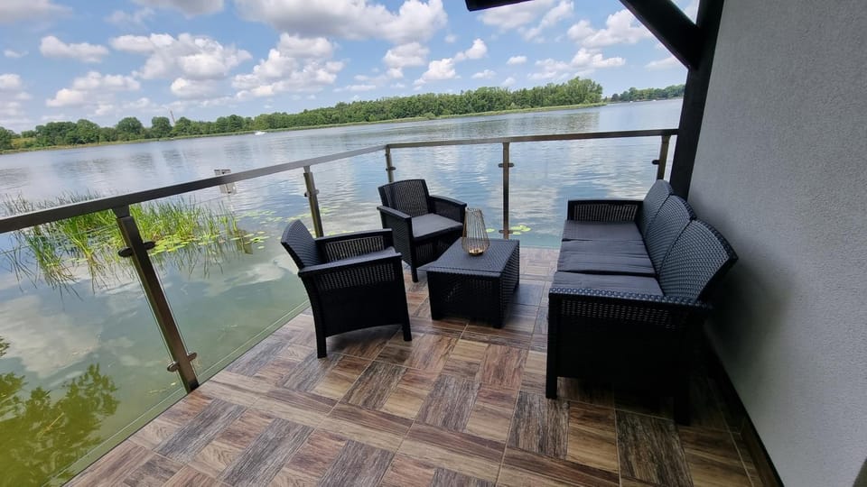 View (from property/room), Balcony/Terrace, Balcony/Terrace, Seating area, Lake view