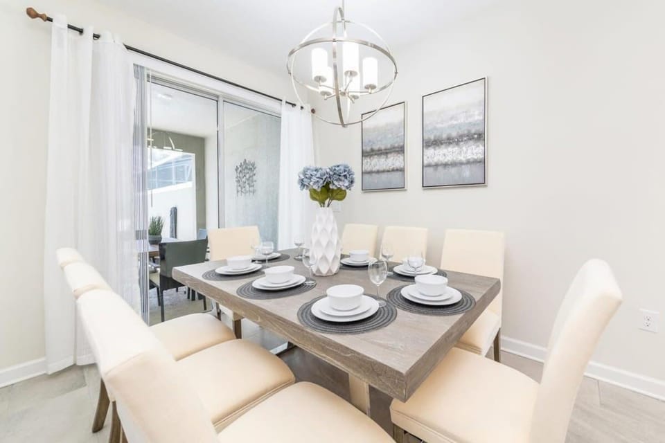 Chic Spacious with Private Pool Ideal Location House in Four Corners