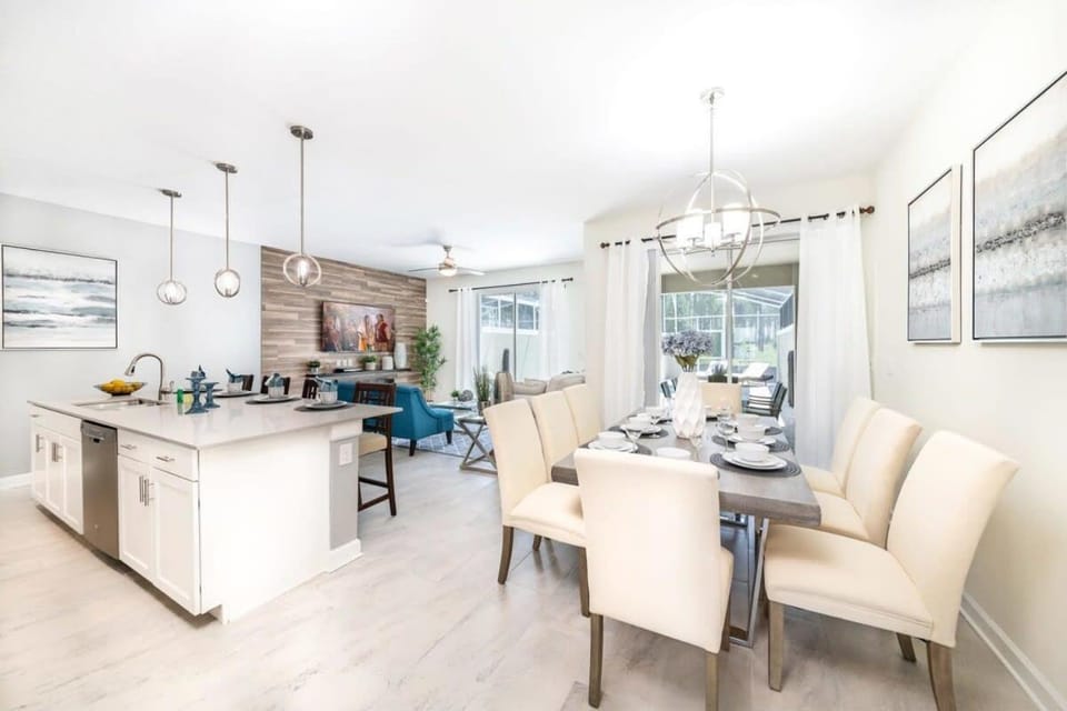 Chic Spacious with Private Pool Ideal Location House in Four Corners