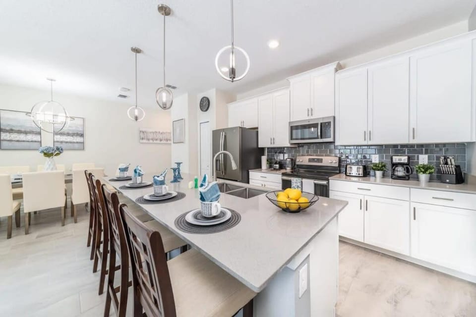 Chic Spacious with Private Pool Ideal Location House in Four Corners