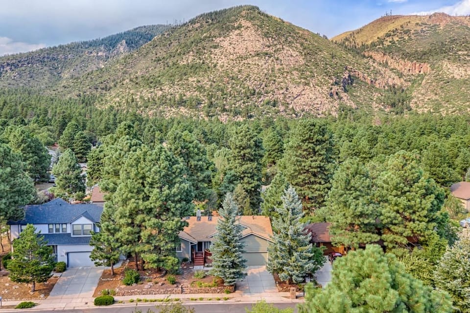 Skyline Stargazing Cabin with hot tub Cabin in Flagstaff