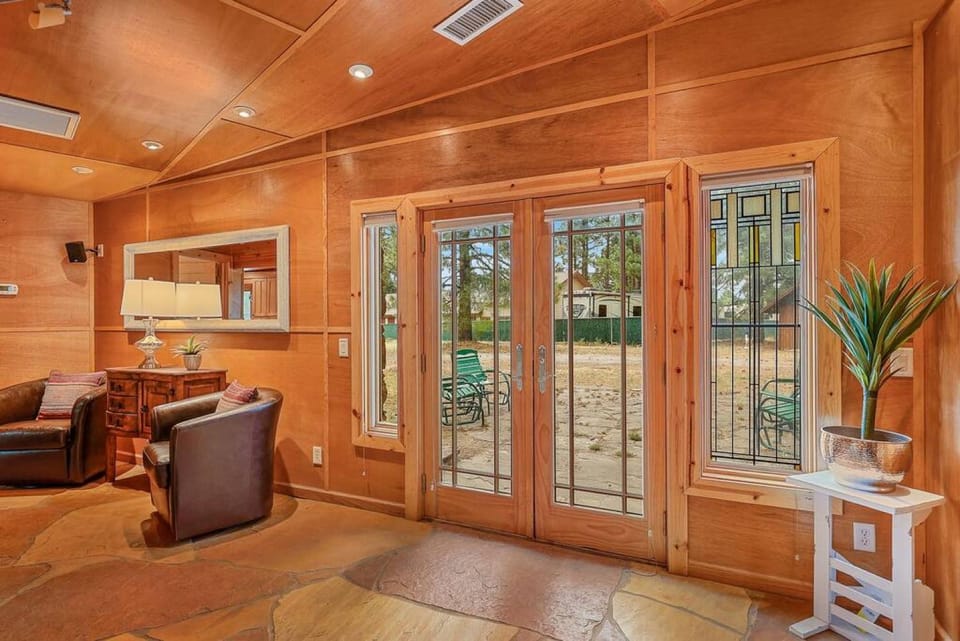 Historic Ranch house AC on forest acres in town House in Flagstaff