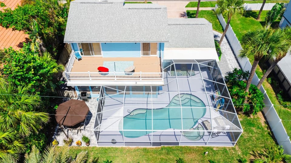 Patio, Day, Pool view, Swimming pool, sunbed