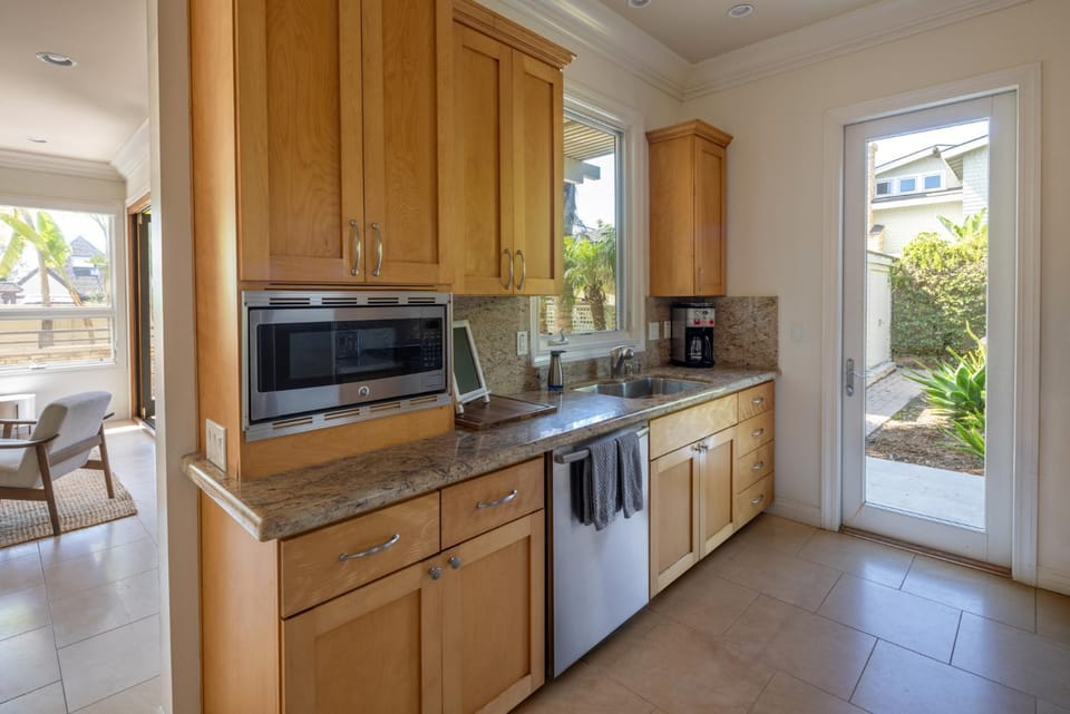 Ocean View Del Mar Beach Home w Jacuzzi House in Del Mar