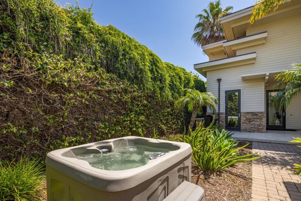 Ocean View Del Mar Beach Home w Jacuzzi House in Del Mar