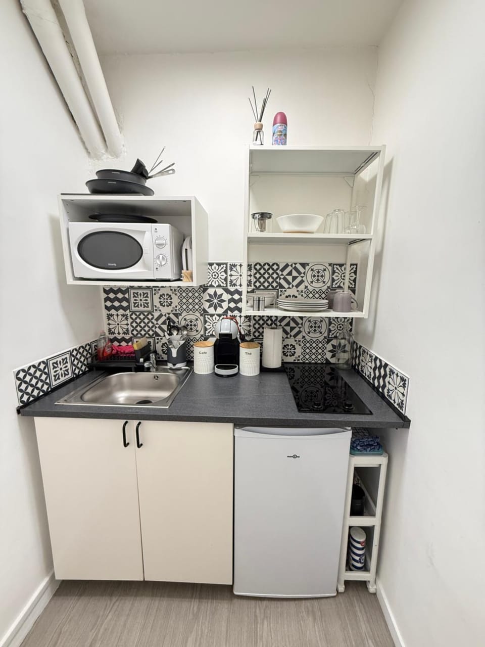 Kitchen or kitchenette, stove