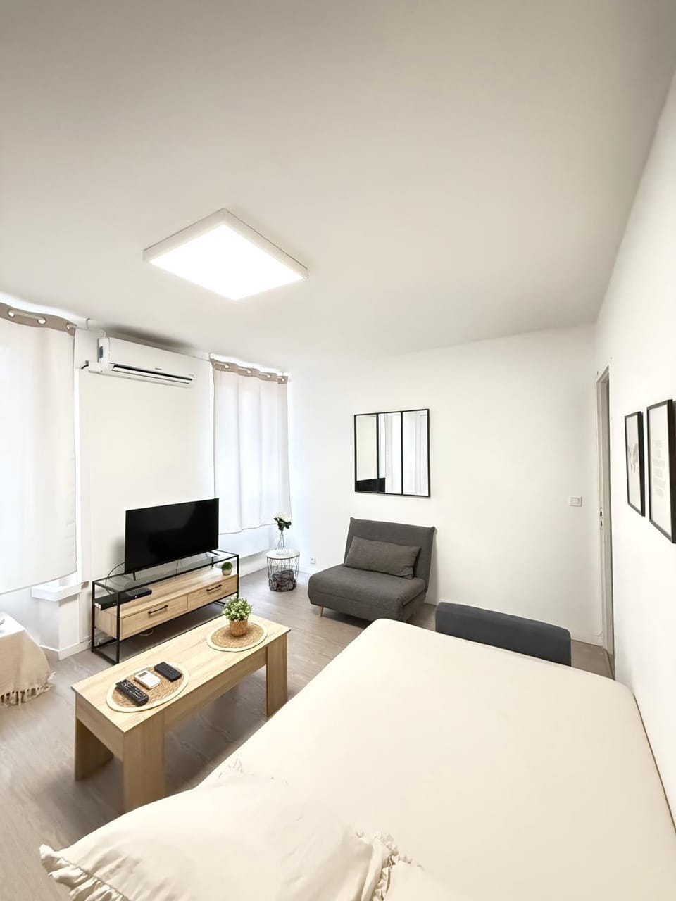 Bed, Living room, Photo of the whole room, Bedroom