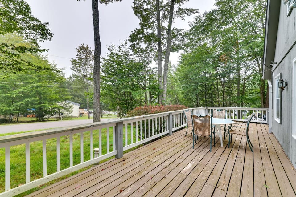 5 Mi to Tobyhanna State Park: Home w/ Game Room! House in Coolbaugh Township