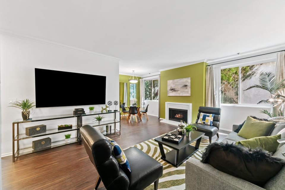 Beverly Hills Gem 1 BR Apt with Parking 218 Apartment hotel in Beverly Hills