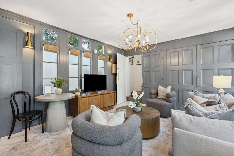 TV and multimedia, Living room, Seating area, Dining area