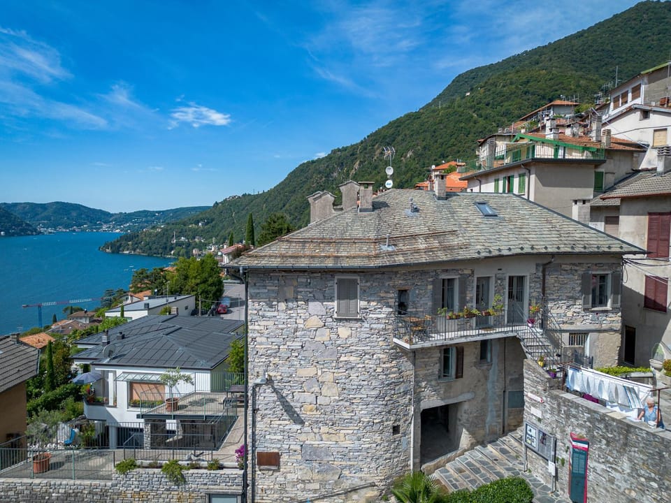 Piazzetta House Stunning Lake View Welcome Cocktail at Il Baretto Apartment in Moltrasio