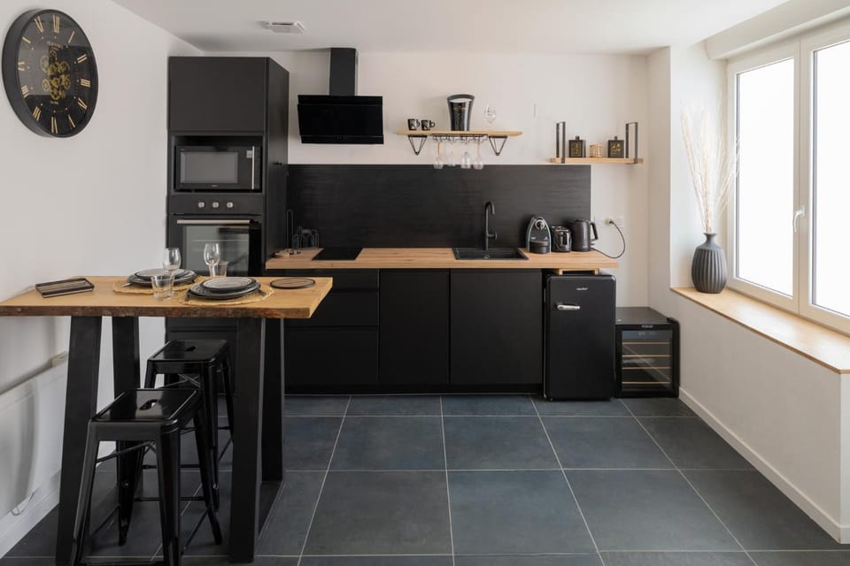 Kitchen or kitchenette, Dining area, dishwasher, stove