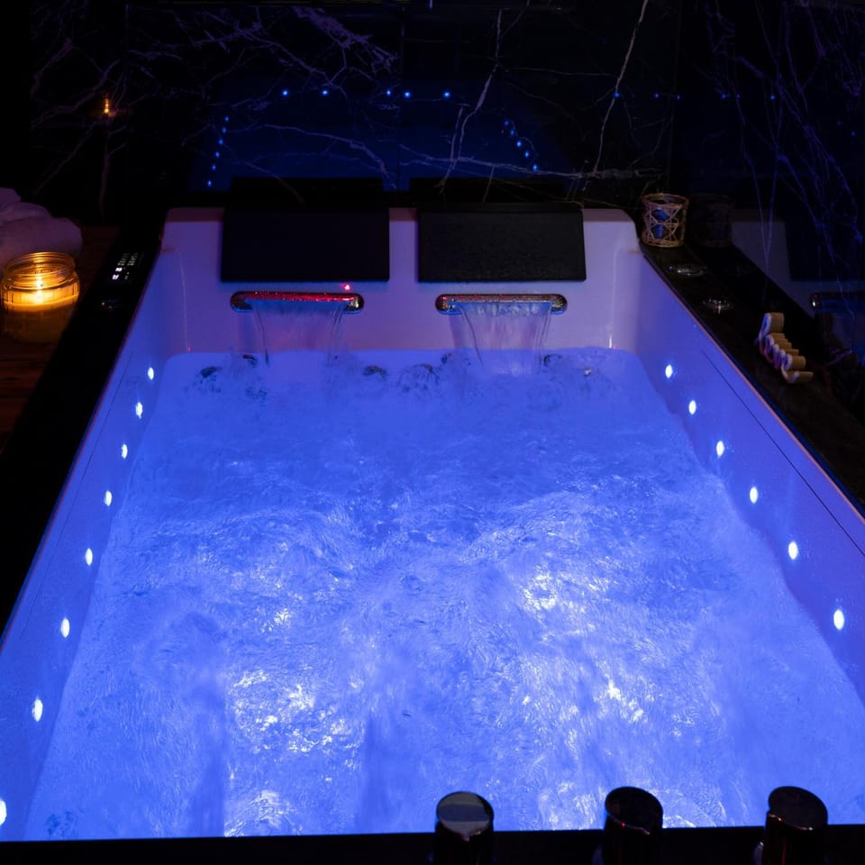 Night, Hot Tub