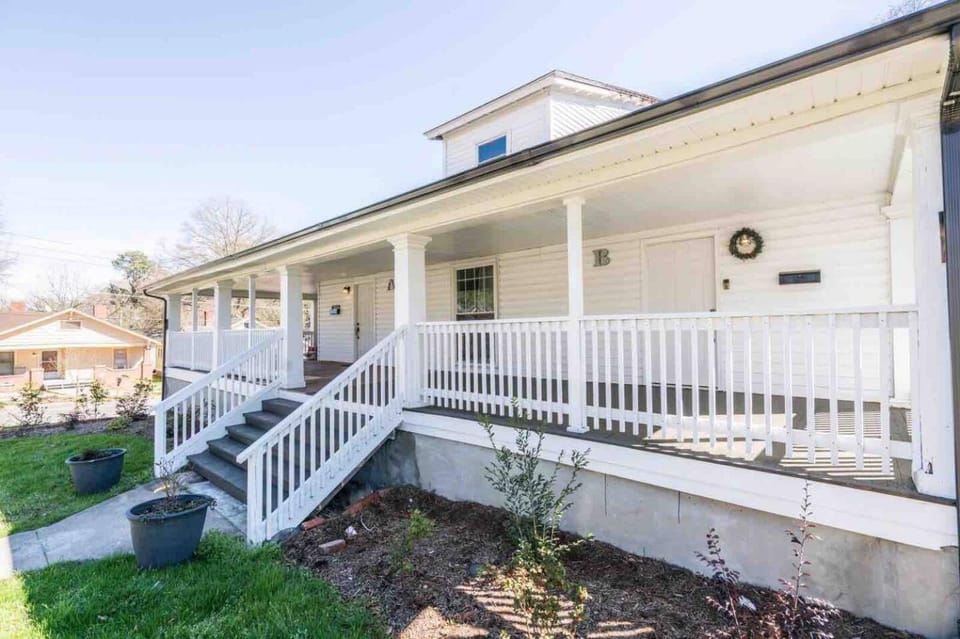Renovated 3 bedroom close to downtown! House in Durham