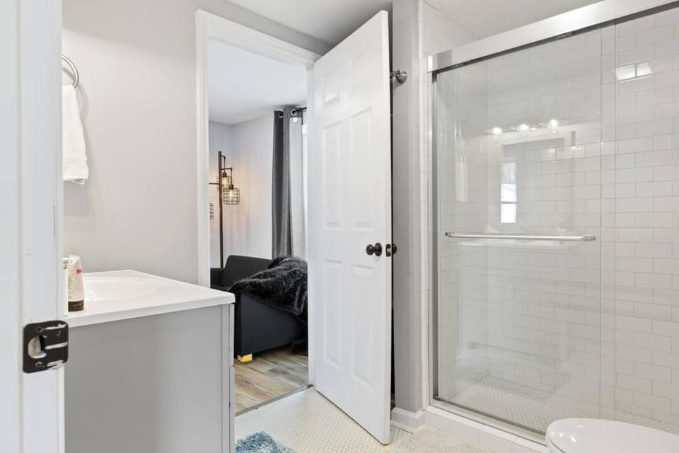 Recently Renovated Chic Durham Farmhouse House in Durham